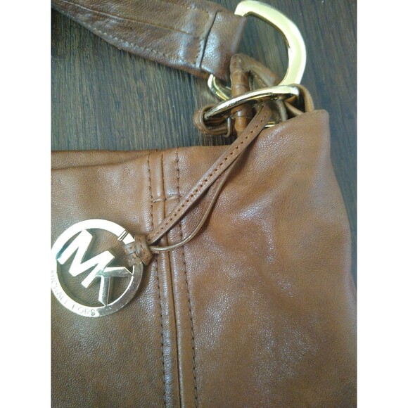 VINTAGE MICHAEL KORS SHOULDR HOBO BAG BROWN DISTRESSED LEATHER GOLD CHAIN ZIPPED - Picture 3 of 6